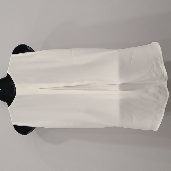 White blouse - Picture 4 of 4